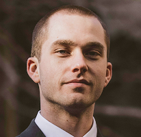 Portret Thomas Whitfield – analityka i eksperta zajmującego się handlem na rynku kryptowalut